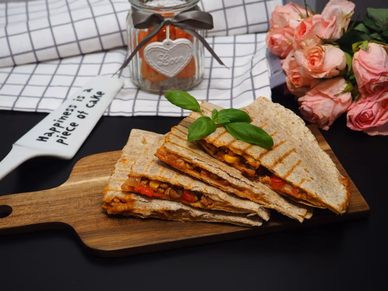 QUESADILLA Z MIĘSEM MIELONYM