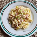 Makaron z boczkiem i twarogiem