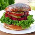 MEGA BURGER WEGAŃSKI Z CIECIORKI I BURAKA
