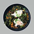 Shakshuka z jarmużem i cieciorką