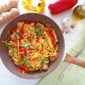 Ziołowe tagliatelle z indykiem i papryką