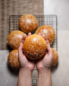 Klasyczne bułki do hamburgerów – idealnie puszyste, w godzinę!