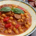 Cieciorka z chorizo w sosie pomidorowym