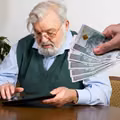 Kolejne dodatki dla emerytów. Seniorzy mogą dostać nawet 1400 zł!