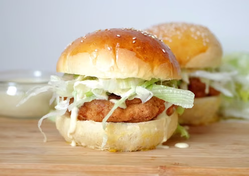 Domowy McChicken (burger drobiowy)