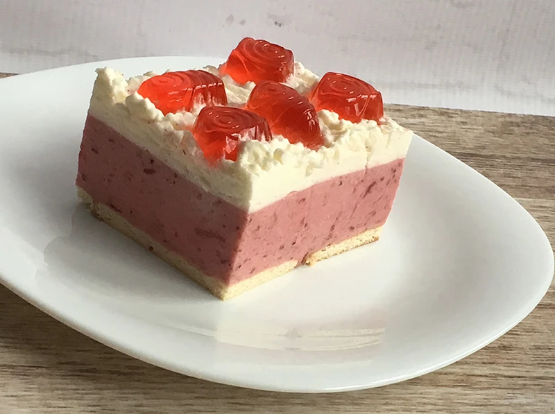Sernik truskawkowy bez pieczenia