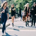Street style inspiracje: jak nosić klasyki z lat ‘90 ?