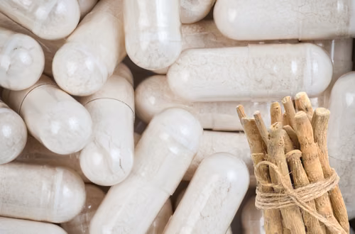 Hit wśród naturalnych suplementów – kapsułki z ashwagandhą. Dlaczego są tak cenione?