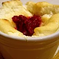 Pieczony jogurt z malinami