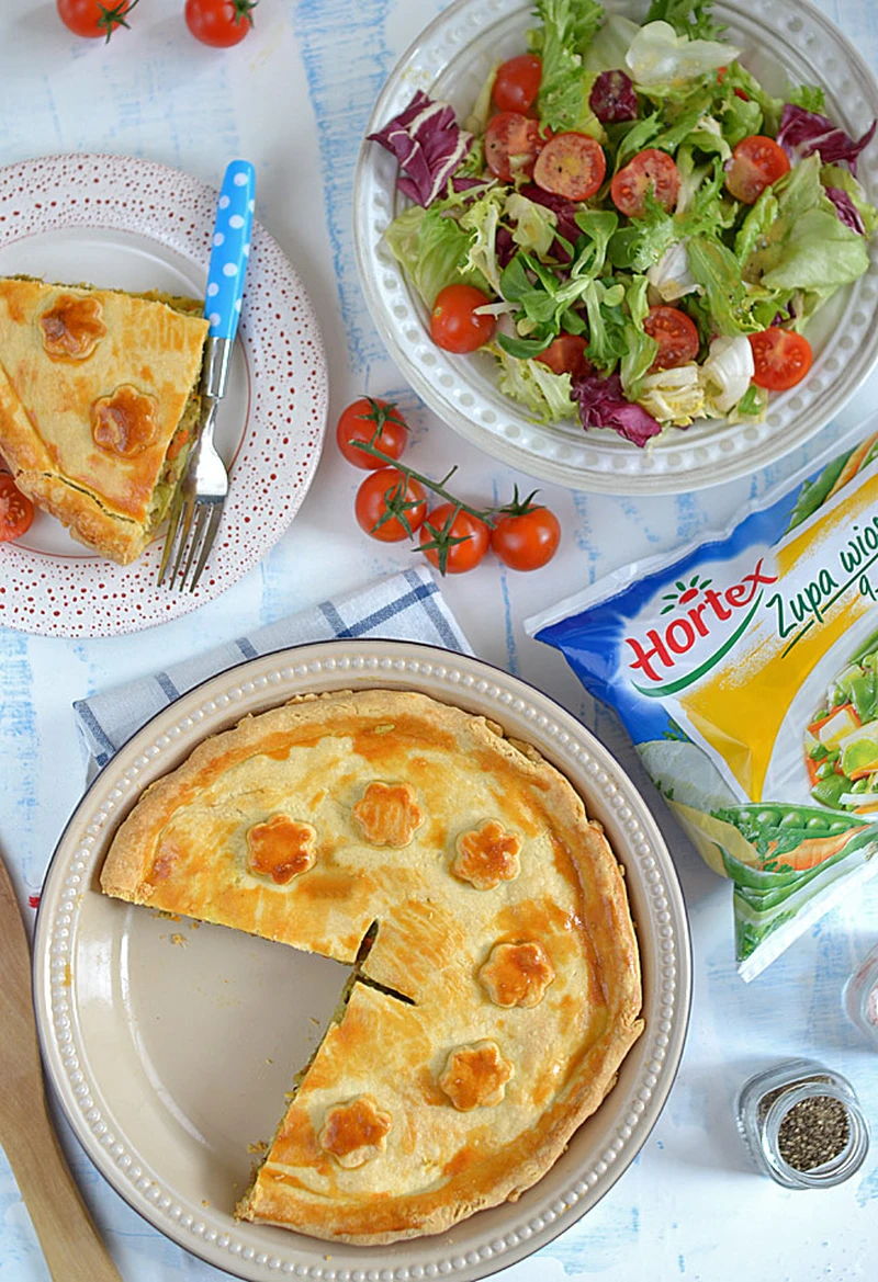 Paj ("pie"), czyli kruchy placek warzywno-mięsny na bogato