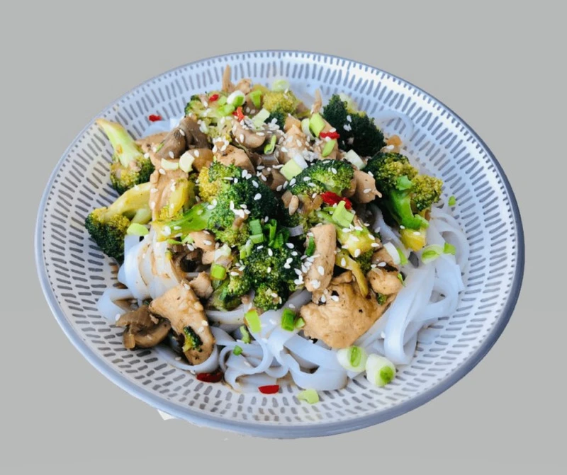 Błyskawiczny stir fry z kurczakiem i brokułem