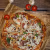 Pizza z salami i papryką – pizza jak z pizzerii