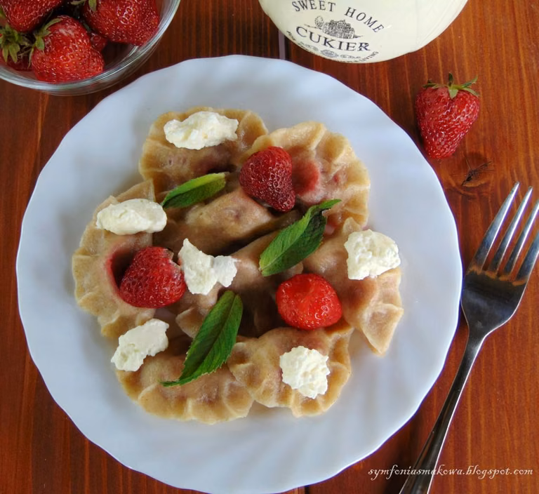 Pierogi z truskawkami.