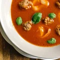 CZWARTEK: ZUPA TORTELLINI Z PULPECIKAMI ZOE