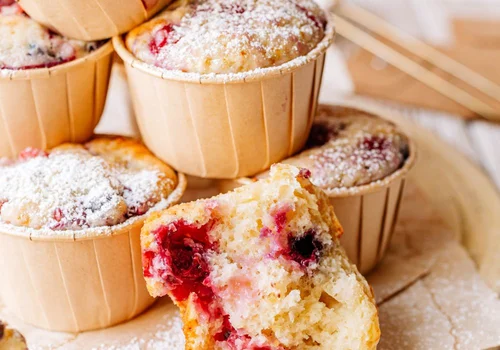 Wilgotne muffiny cytrynowe z owocami