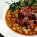 Włoska zupa z klopsikami z kiełbasy