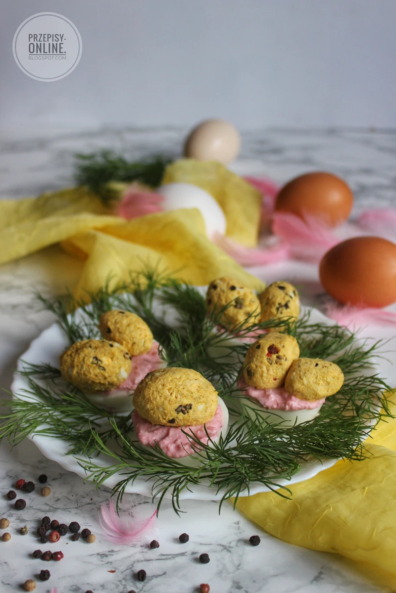 Jajka z mascarpone, curry i chrzanem