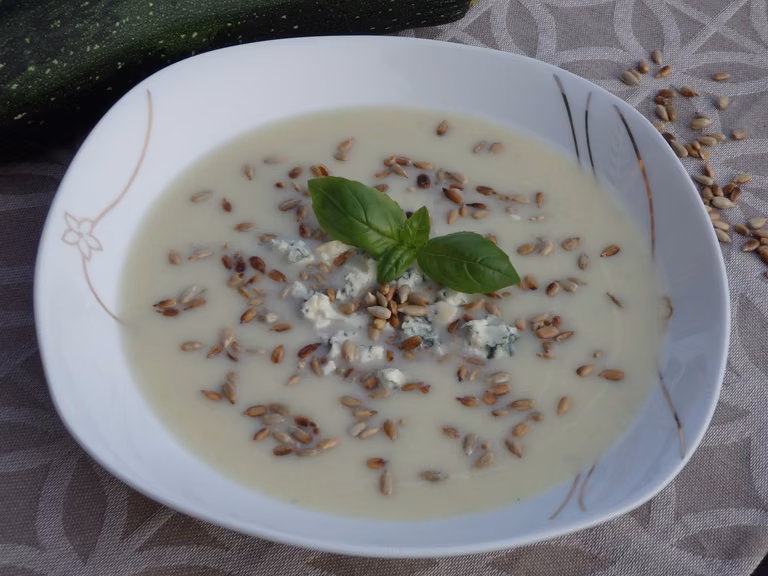 Zupa krem z cukinii z serem pleśniowym