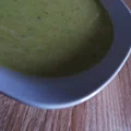 Mocno kremowa zupa z zielonego groszku i pora