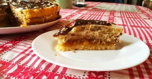 Biszkopt z dżemem mirabelkowym czyli coś z niczego