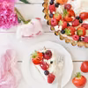 Tarta z kremem mascarpone i owocami lata