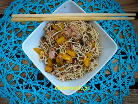 Noodle z tuńczykiem