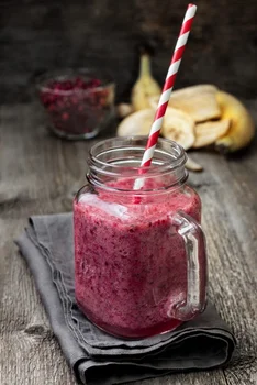SMOOTHIE Z BANANA I ŻURAWINY