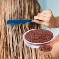 6 domowych i naturalnych płukanek do włosów. Sprawdź jak ją wykonać.