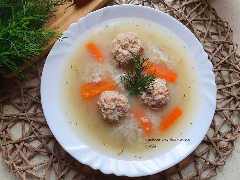 Zupa ryżanka z klopsikami z indyka