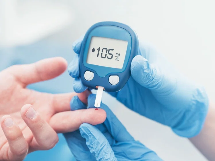 Zdjęcie Badanie poziomu glukozy we krwi bez kłucia palca? Tak, poznaj wynalazek polskiej firmy! #1
