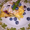 Puszysty omlet z borówkami i płatkami jęczmiennymi