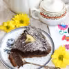 Makowa tarta na ciemnym spodzie