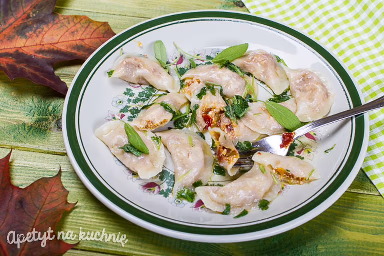 Pierożki z dynią i suszonymi pomidorami