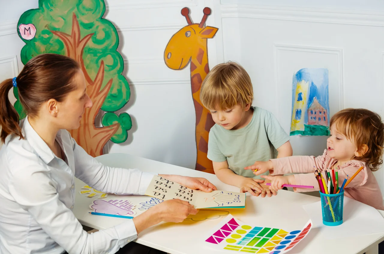 Duże zmiany w przedszkolach w 2026 roku! Mają zniknąć podręczniki i karty pracy - będzie nacisk na zabawę i ruch