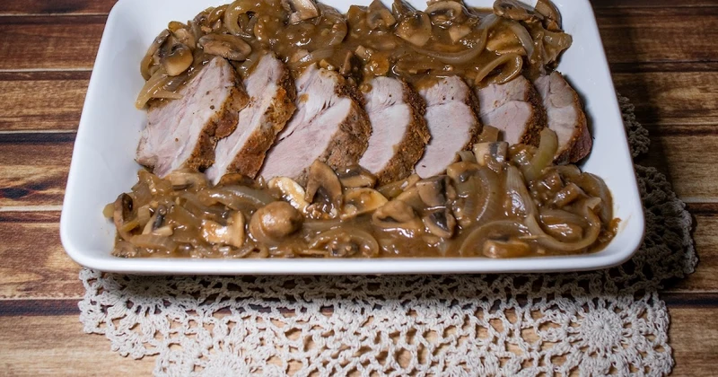 Karkówka po myśliwsku z pieczarkami