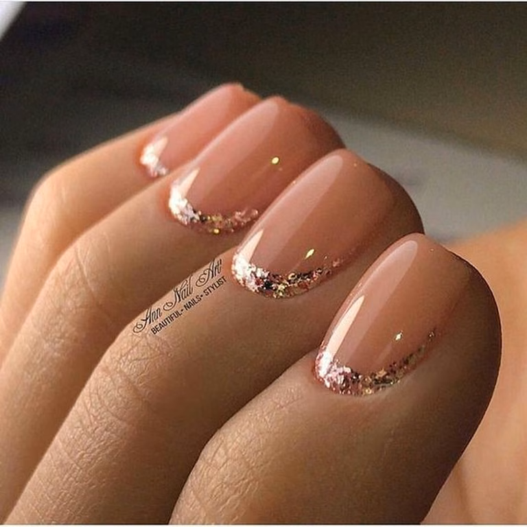 Pomysł na hybrydowy manicure