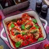 Kurczak Caprese zapiekany z pomidorami i mozzarellą