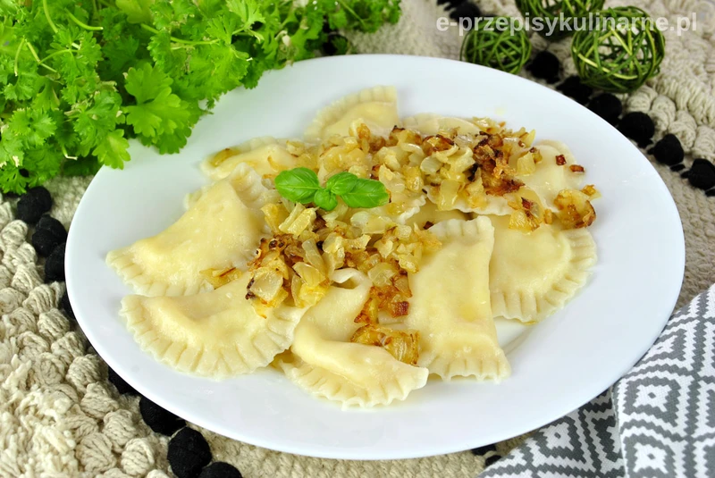 Pierogi ruskie – tradycyjny, domowy przepis