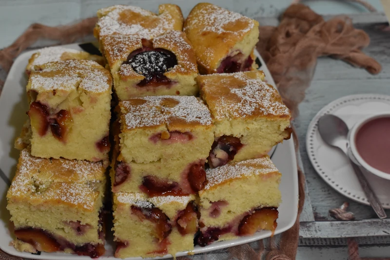 Ciasto budyniowo śliwkowe