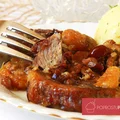 Pieczona karkówka z żurawiną i morelami
