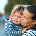 "Mamoza" czyli uzależnienie dziecka od obecności mamy. Dowiedz się, czym jest.