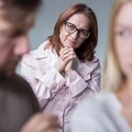 Od czterech lat mieszka z teściową i ma dość. "Przekłada nam nawet rzeczy w szafkach, a mąż nie widzi problemu"