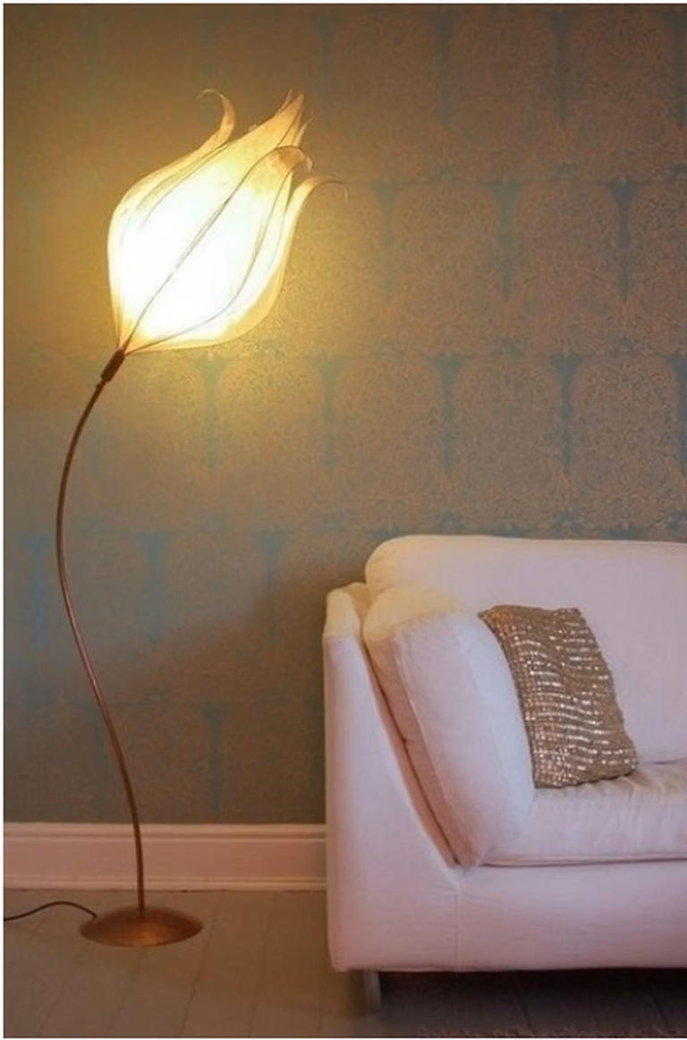 Lampa w kształcie kwiatu