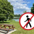Popularne miejsce spotkań zaskakuje nowym regulaminem! Mieszkańcy nie kryją złości!