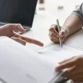 Koniec z umowami na okres próbny? Niejasności w przepisach!