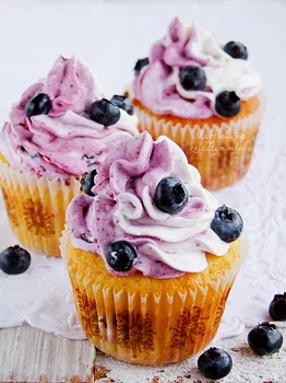 muffinki na zsiadłym mleku z borówkami...