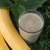 Koktajl bananowo-jabłkowy z pokrzywą