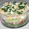 Wiosenna sałatka warstwowa