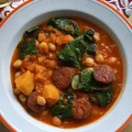 Gulasz z ciecierzycą i chorizo