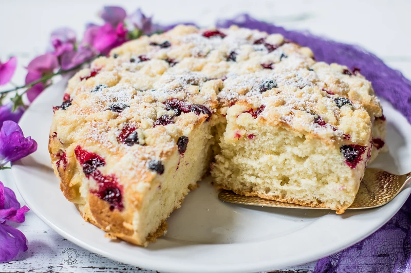 Proste Ciasto Drożdżowe Z Czarną Porzeczką